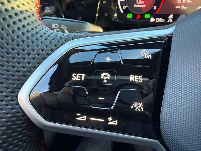 Volkswagen Golf GTI Golf 2.0 TSI OPF DSG GTI HUD LM19 IQLIGHT Panorama